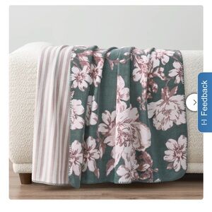 Casual Living Reversible Luxe Plush Throw